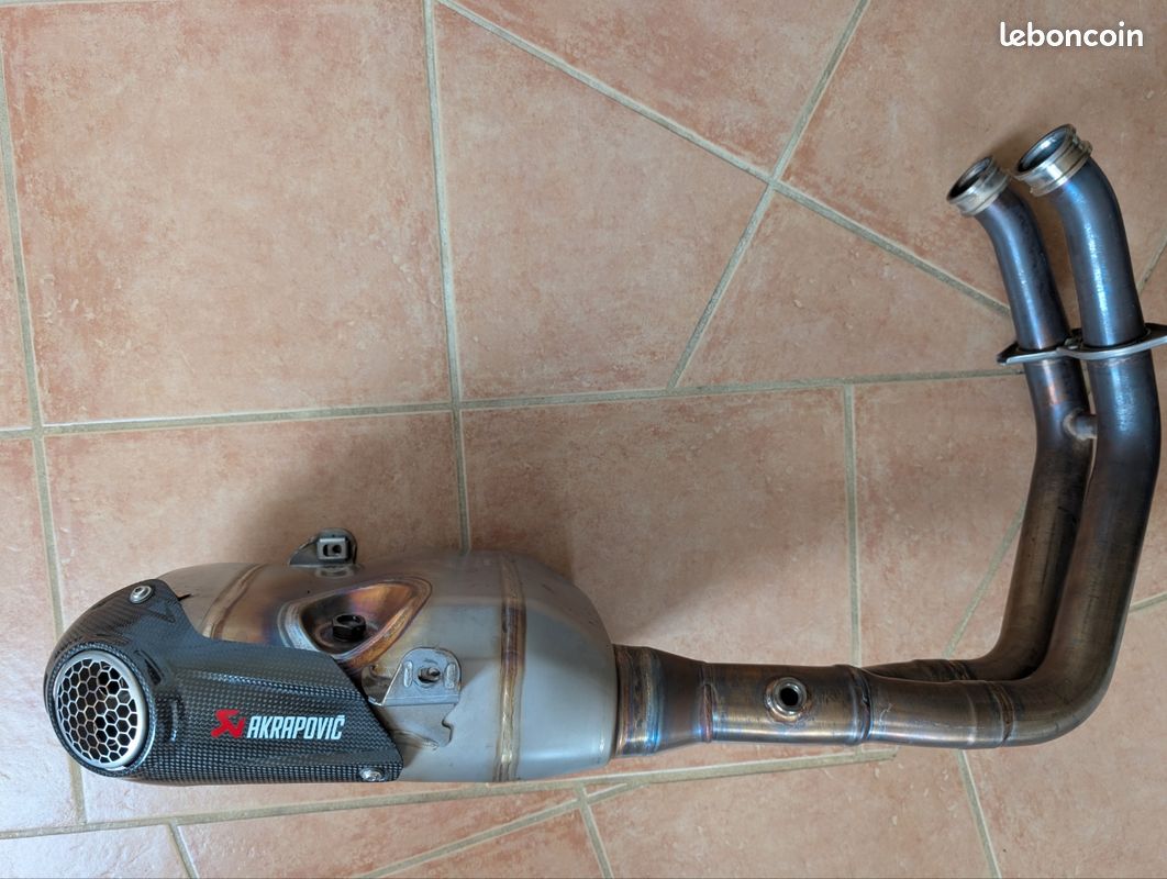 Ligne d'échappement Akrapovic Suzuki 8S/8R/8T/8TT (image 1)