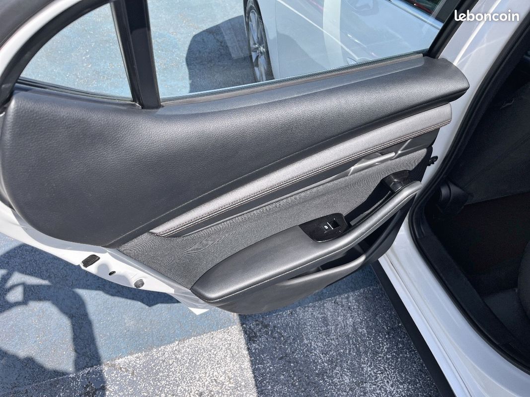 MAZDA Mazda3 5 portes 2.0L e-SKYACTIV-G M Hybrid 122 ch BVM6 Prime-Line (image 23)