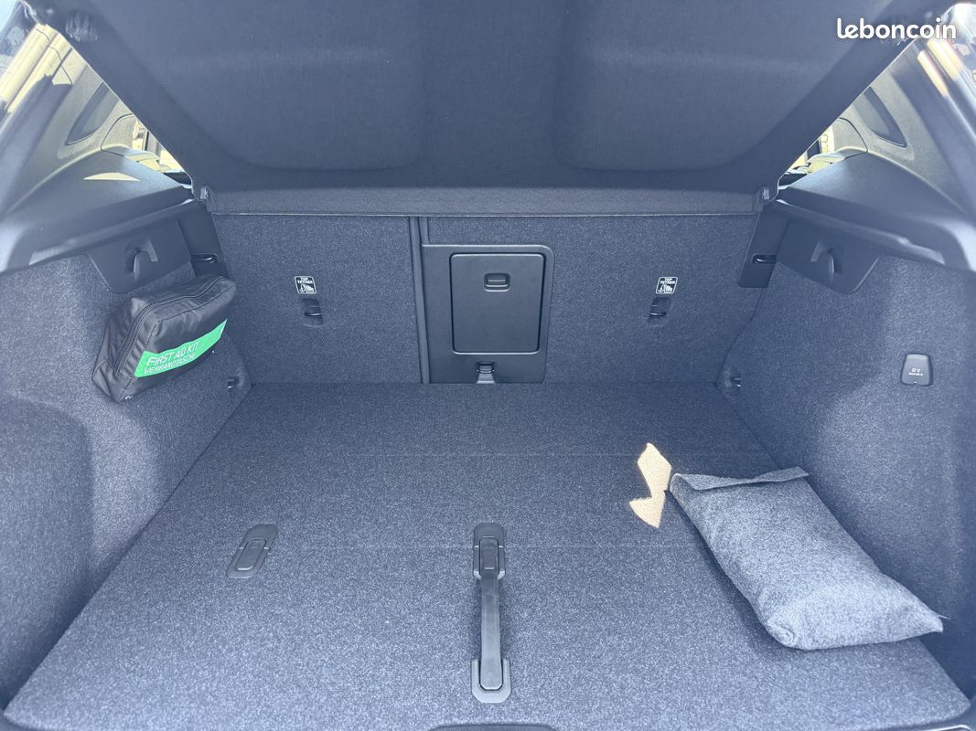 VOLVO XC40 B4 197 ch DCT7 Ultra (image 8)