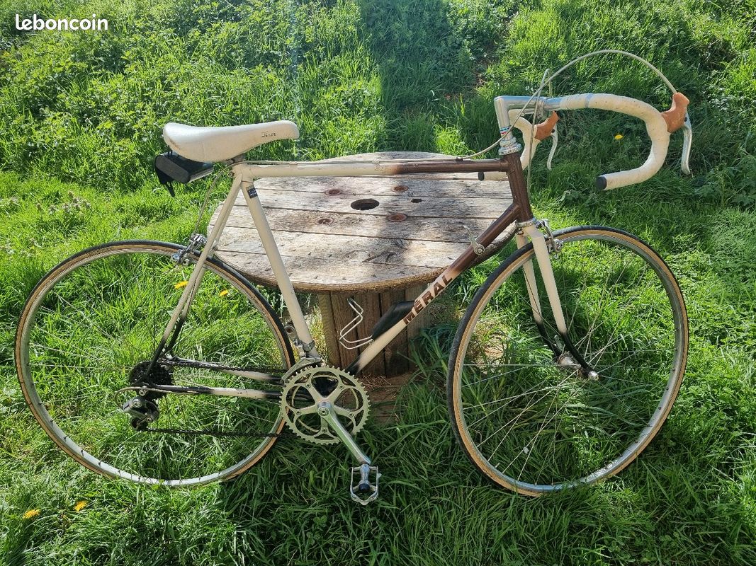 Vélo randonneuse MERAL café crème Vélos