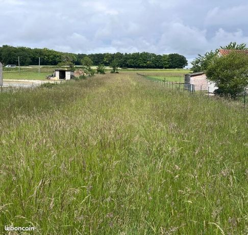 Terrain 2 200 m² Jauldes