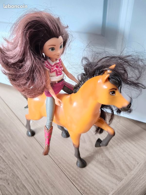 Énorme lot de barbie et figurines (image 10)