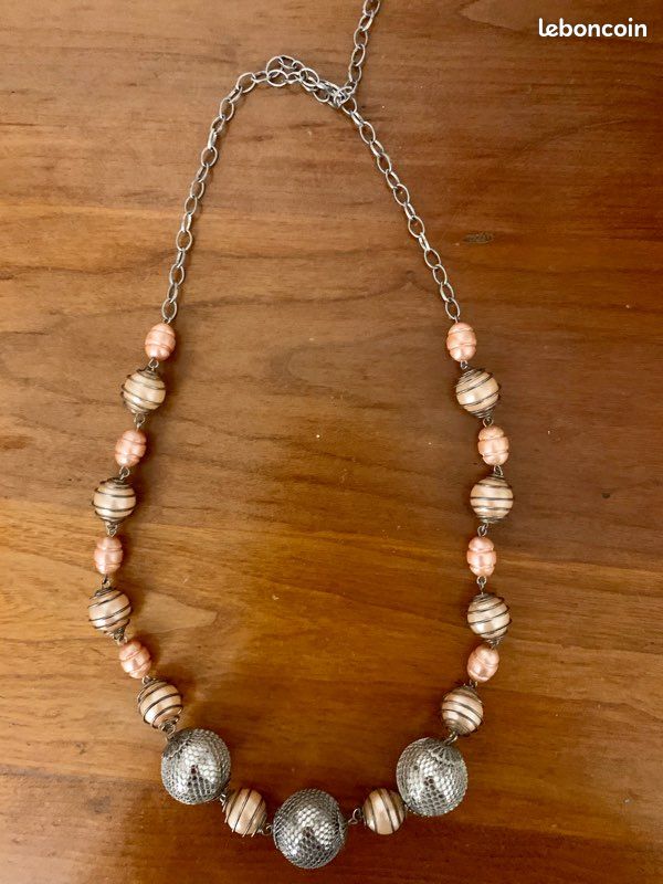 Collier neuf boules martelées argent et boules saumon (image 2)