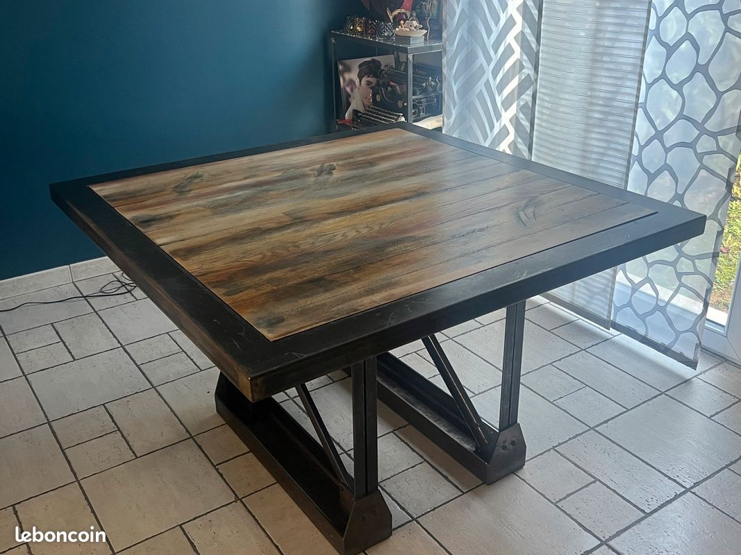 Table à manger Industriel artisanale 120x120 (image 1)