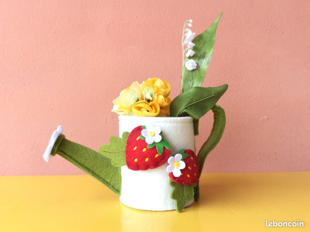 Déco charmante cache pot/mug feutrine fraise fleur et muguet (image 1)