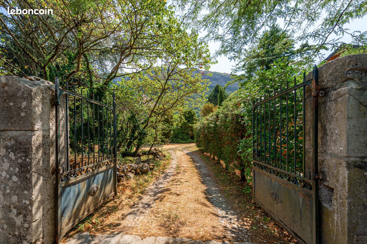 Maison 6 pièces 180 m² · à Sonnaz · 180 m² · 740 000 €