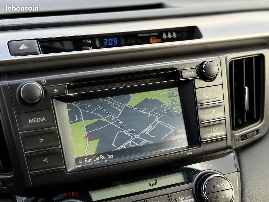 Toyota RAV4 2.0 D-4D 124ch Lounge – GPS – Caméra de recul – Chaîne – Révisé & Garantie 6 mois (image 21)