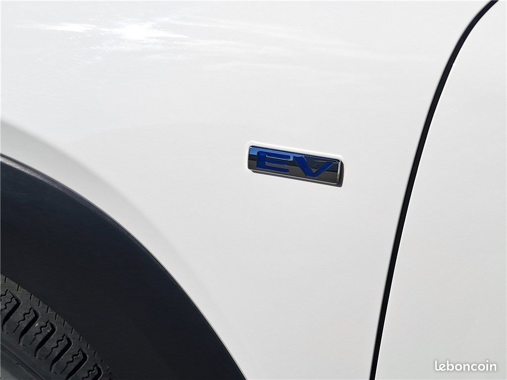 Mazda MX-30 2022 E-SKYACTIV 145 CH Makoto Urban Expression (image 4)
