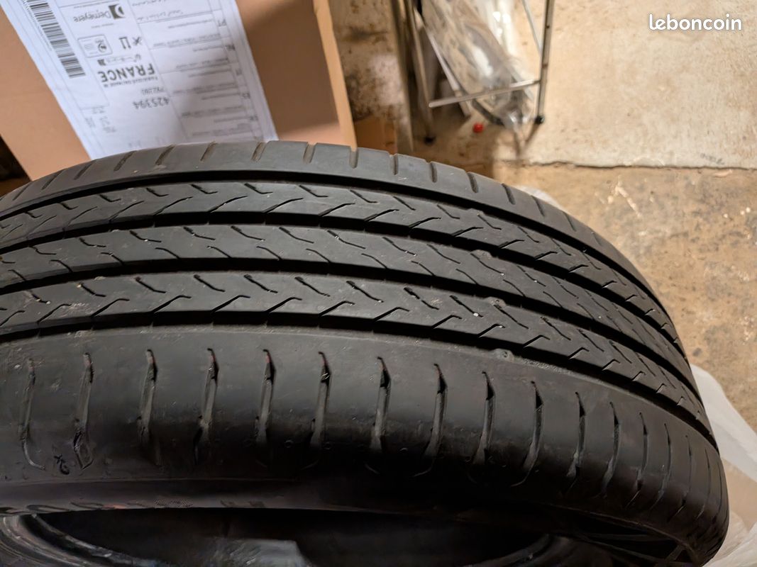 A vendre 4 pneus 215/60R18H (image 2)