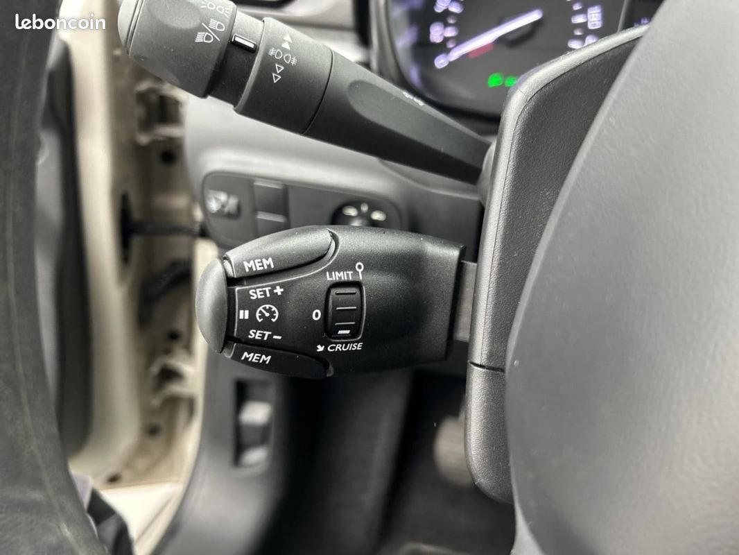 Citroën C3 PureTech 83 ch BVM5 - Plus (image 19)
