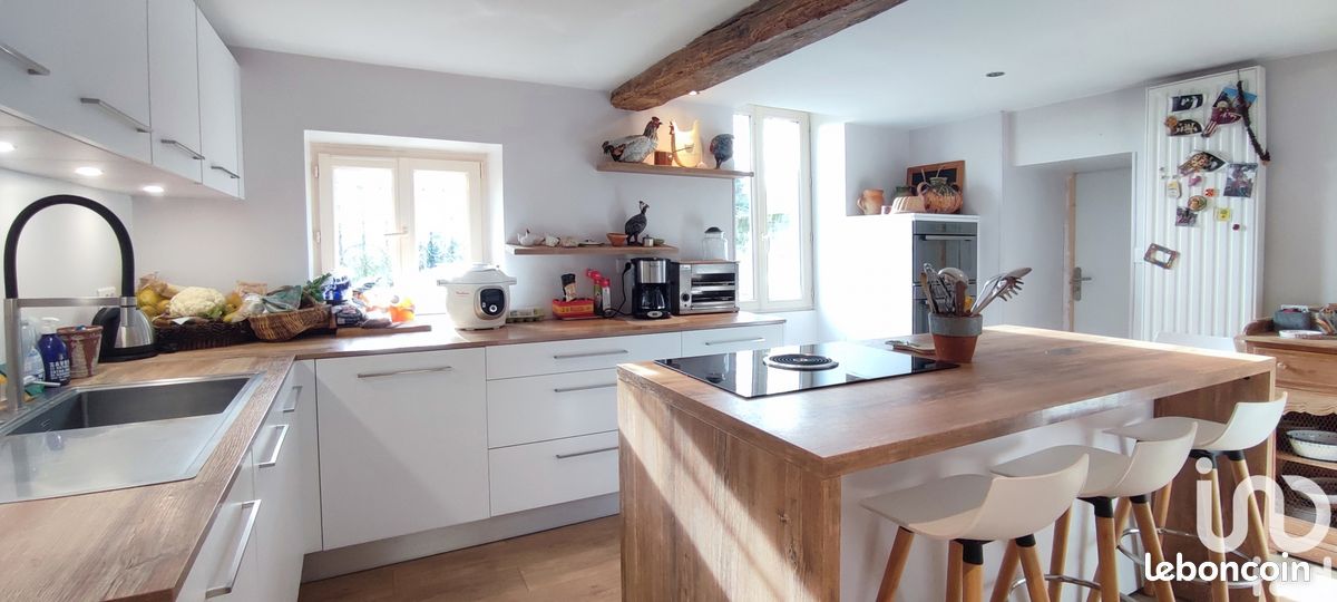 Maison 5 pièces 159 m² - Saint-Bris-des-Bois 17770 (image principale 3)