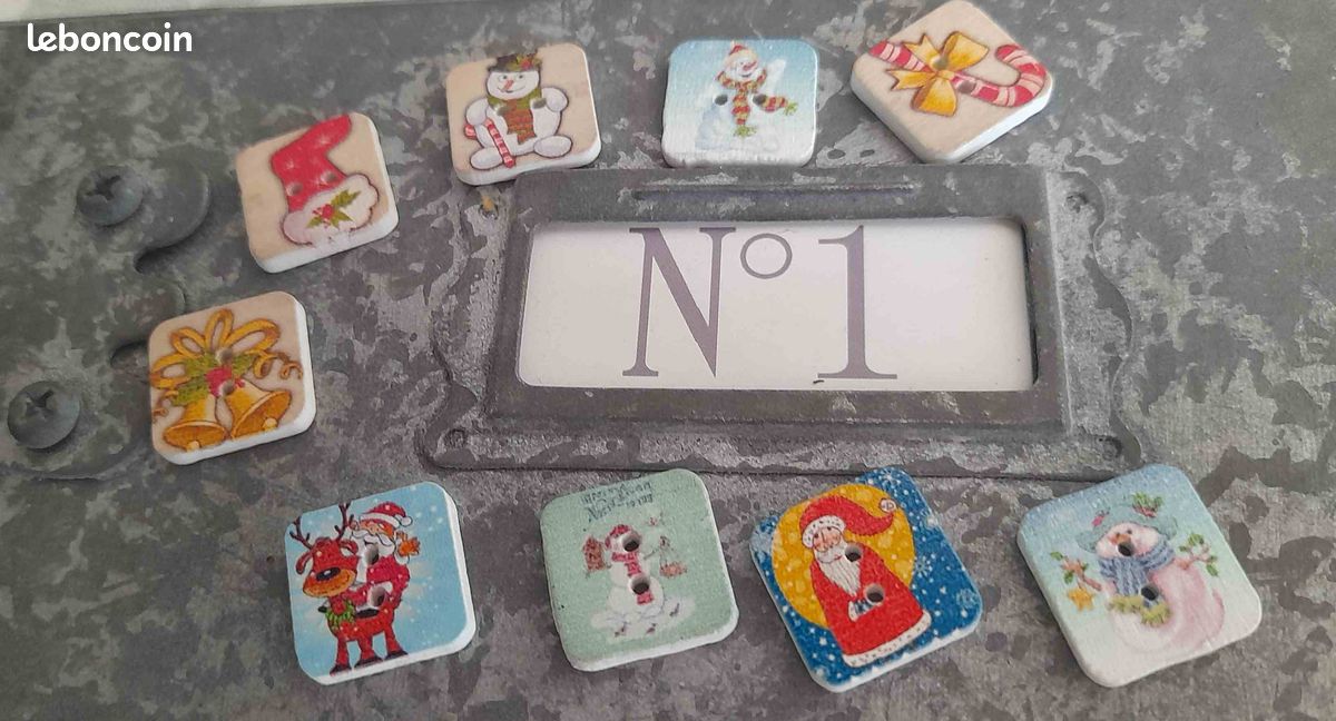 Boutons carrés bois Noël vintages lot de 8 (image 1)