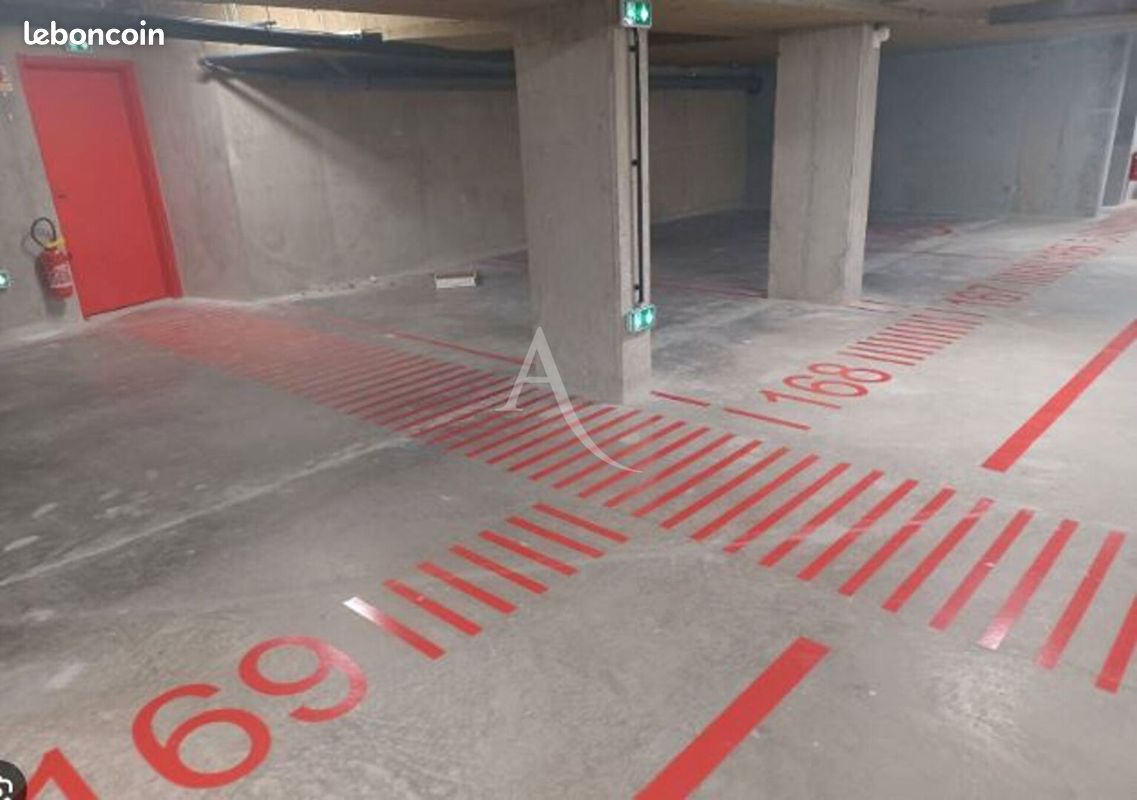 Parking 10 m² · à Noisy-le-Grand · 10 m² · 12 000 €