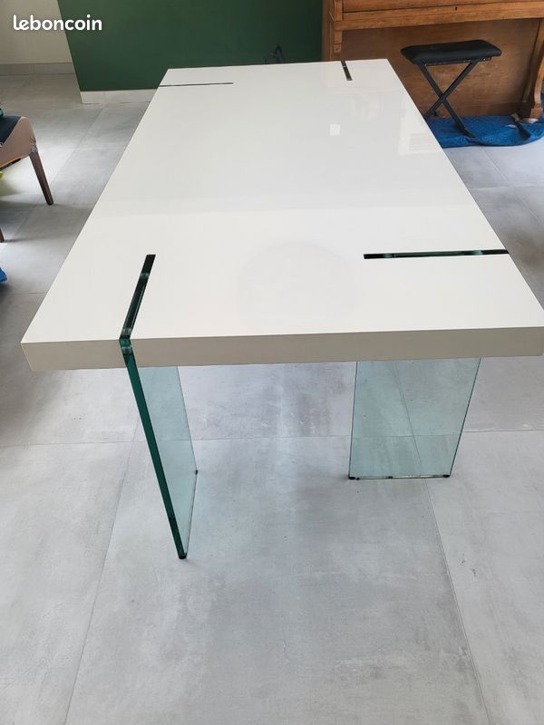 Table de repas laquée Blanche Sona