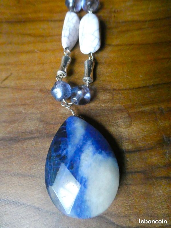 Pendentif Fantaisie Avec Pierre Centrale Bleue - Occasion, Bijou Coloré