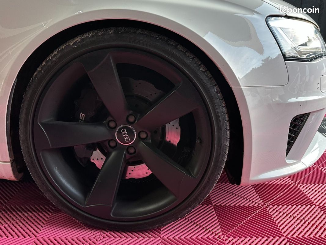AUDI RS4 AVANT V8 4.2 FSI 450 Quattro S Tronic 7 / PACK CARBONE INTÉRIEUR / VOLANT MÉPLAT / SIÈGES ÉLECTRIQUES (image 39)