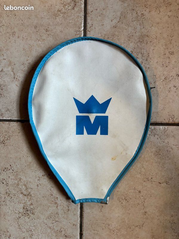 Raquette de tennis vintage - France
