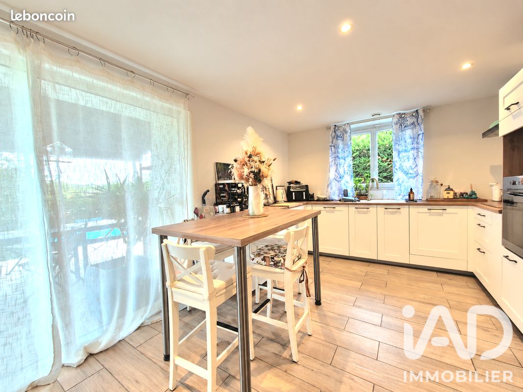 Maison 5 pièces 150 m² · à Saint-Cernin-de-Larche · 150 m² · 265 000 €