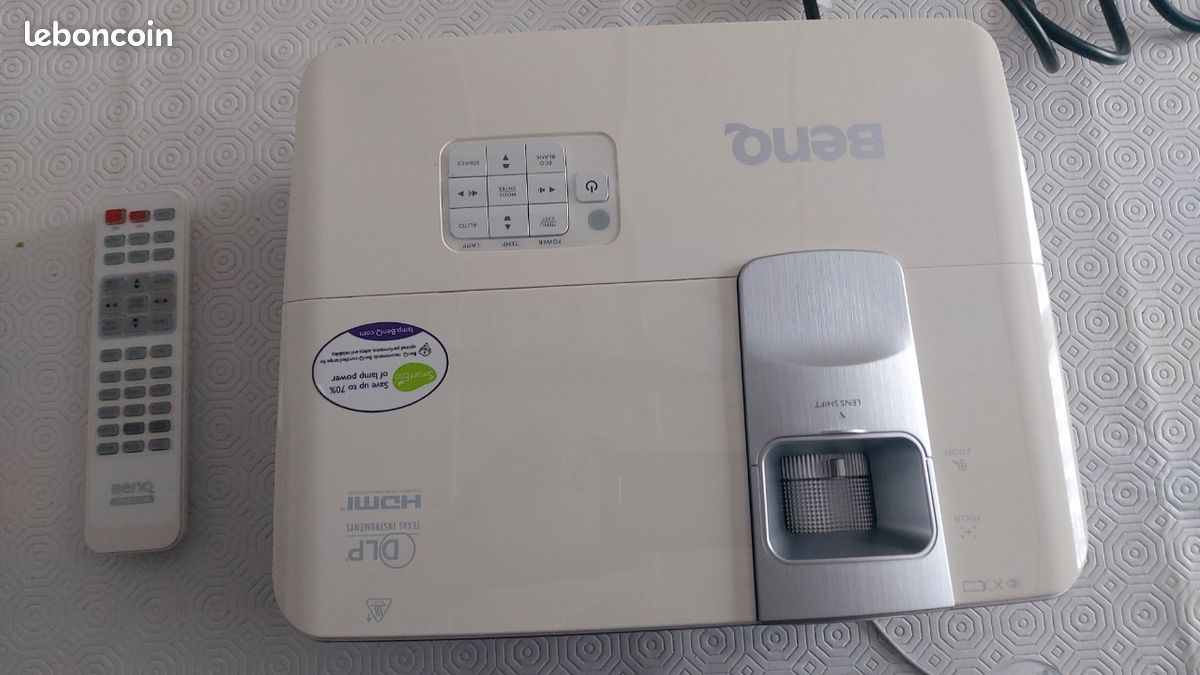 VIDÉOPROJECTEUR Benq w 1070 (image 2)