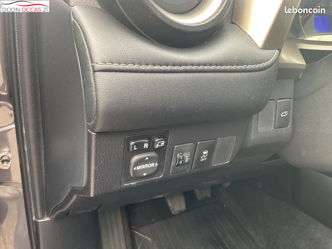 TOYOTA RAV4 124 D-4D 2WD Lounge (image 19)