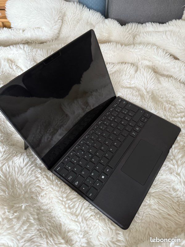 Surface Pro 9 + Clavier + Stylet - 13’ (image 1)