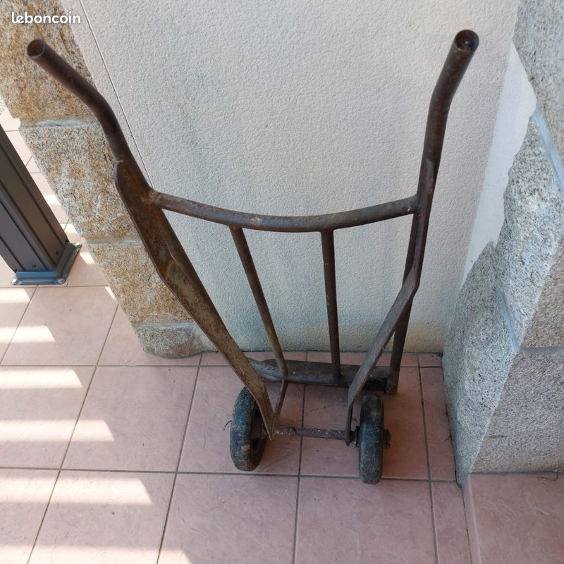 Ancien Diable de Manutention entièrement soudé roues pleine (image 1)