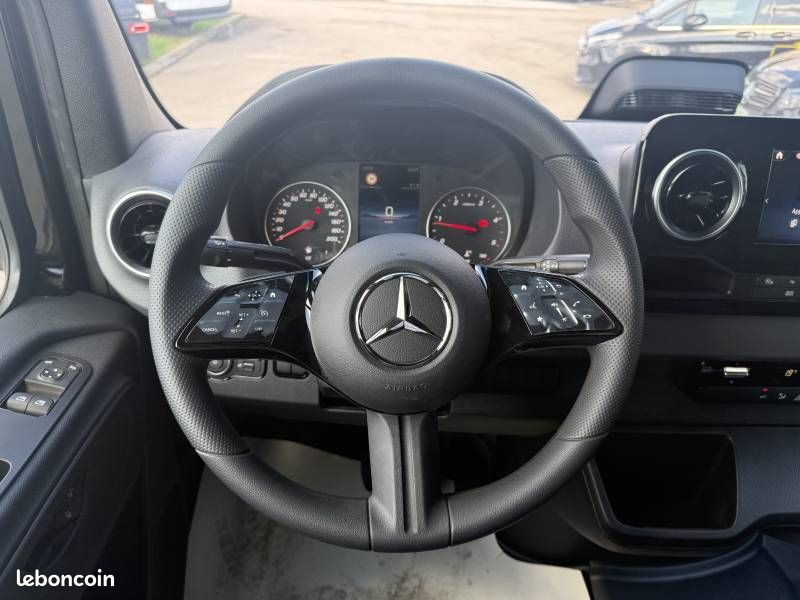 Mercedes Sprinter CHASSIS CAB 319 CDI 37 3.5T RWD PRO (image 14)