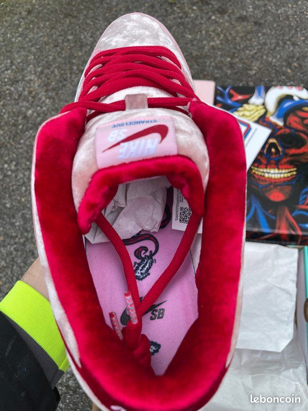 Nike strange Love (image 4)