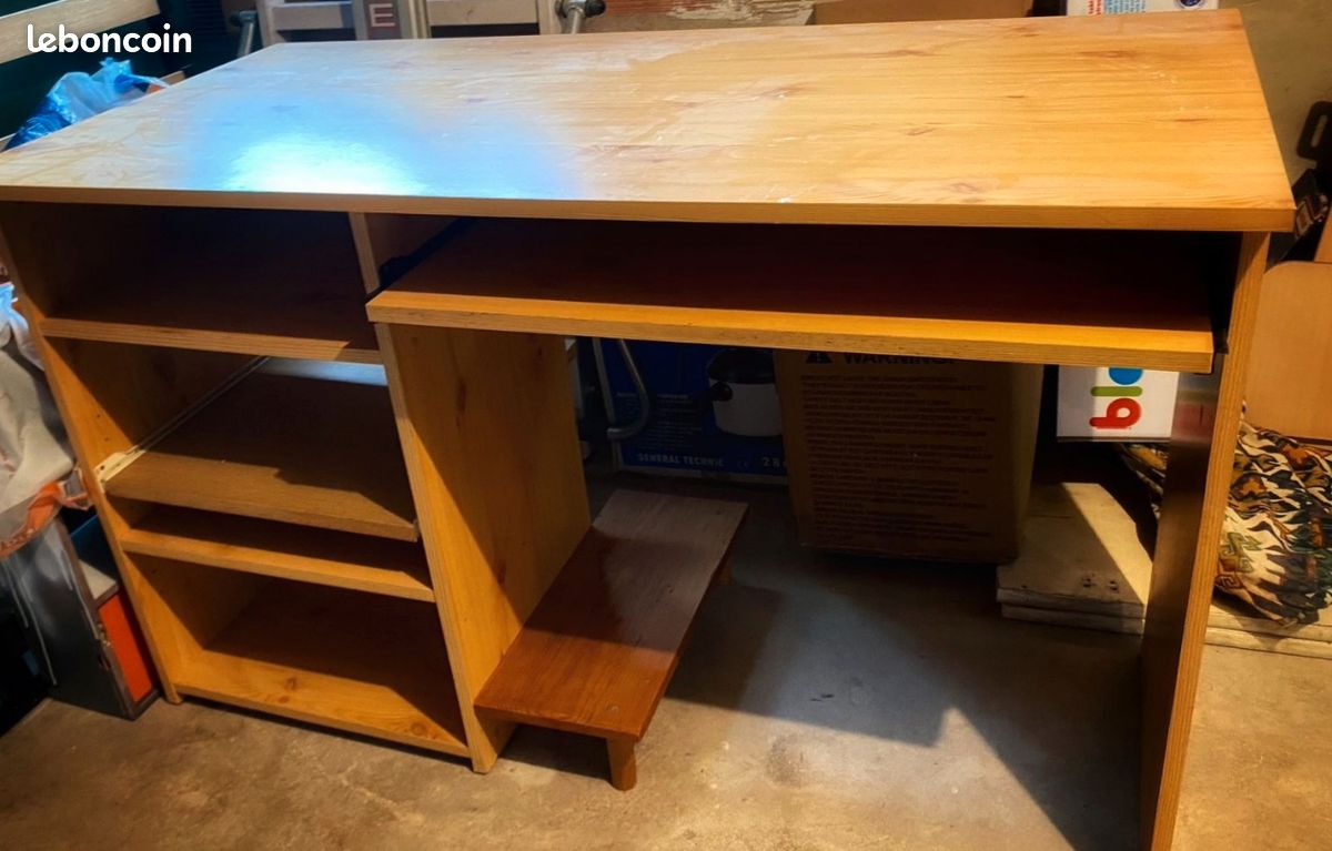 Bureau (image 1)