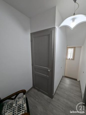 https://img.leboncoin.fr/api/v1/lbcpb1/images/b9/42/1a/b9421a432e36122c2a10cbb876dada0d398df06c.jpg?rule=ad-image