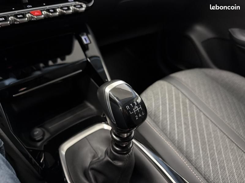 Peugeot 208 1.2 100ch S&S Allure (image 18)