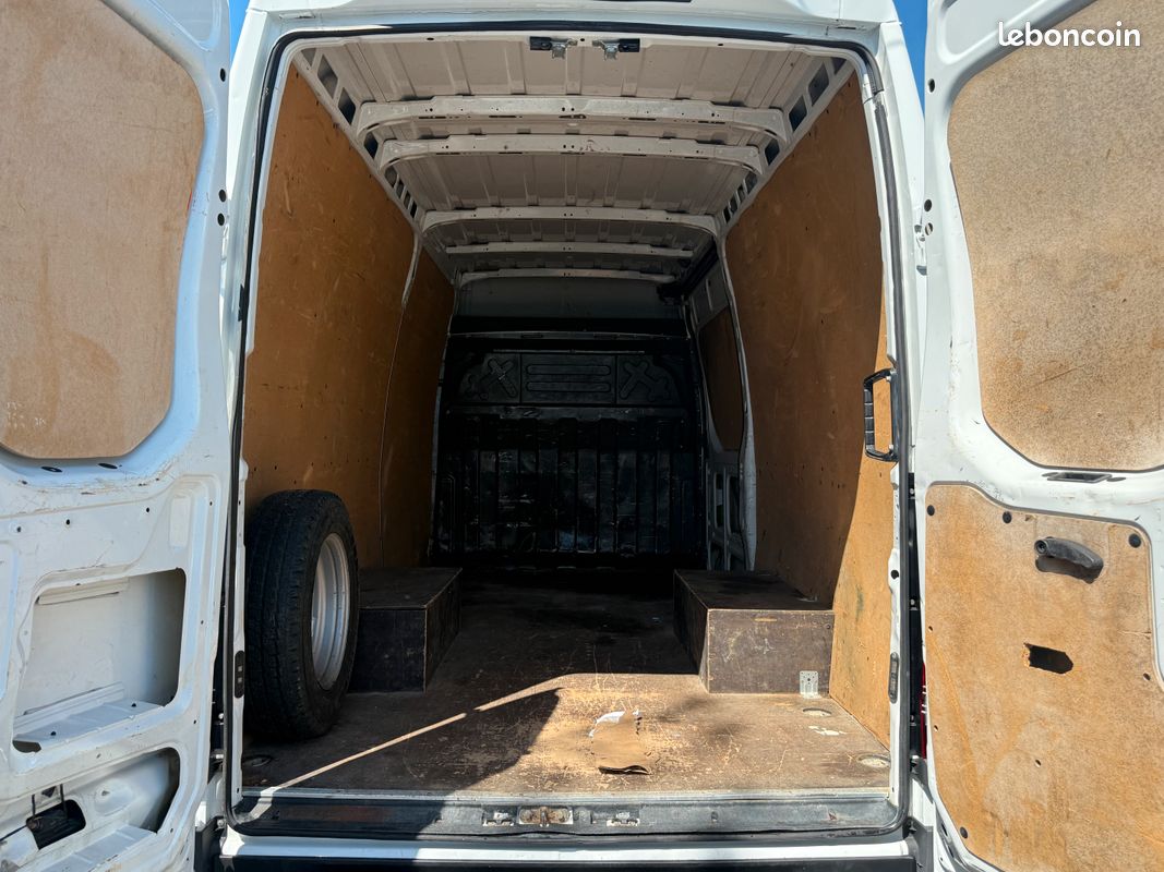 IVECO DAILY V FOURGON TOLE 2.3 35C14 JUMELE BOITE AUTOMATIQUE 12900 TTC TVA RECUPERABLE PAYEZ EN 4x 10x 12x 24x 36x (image 5)