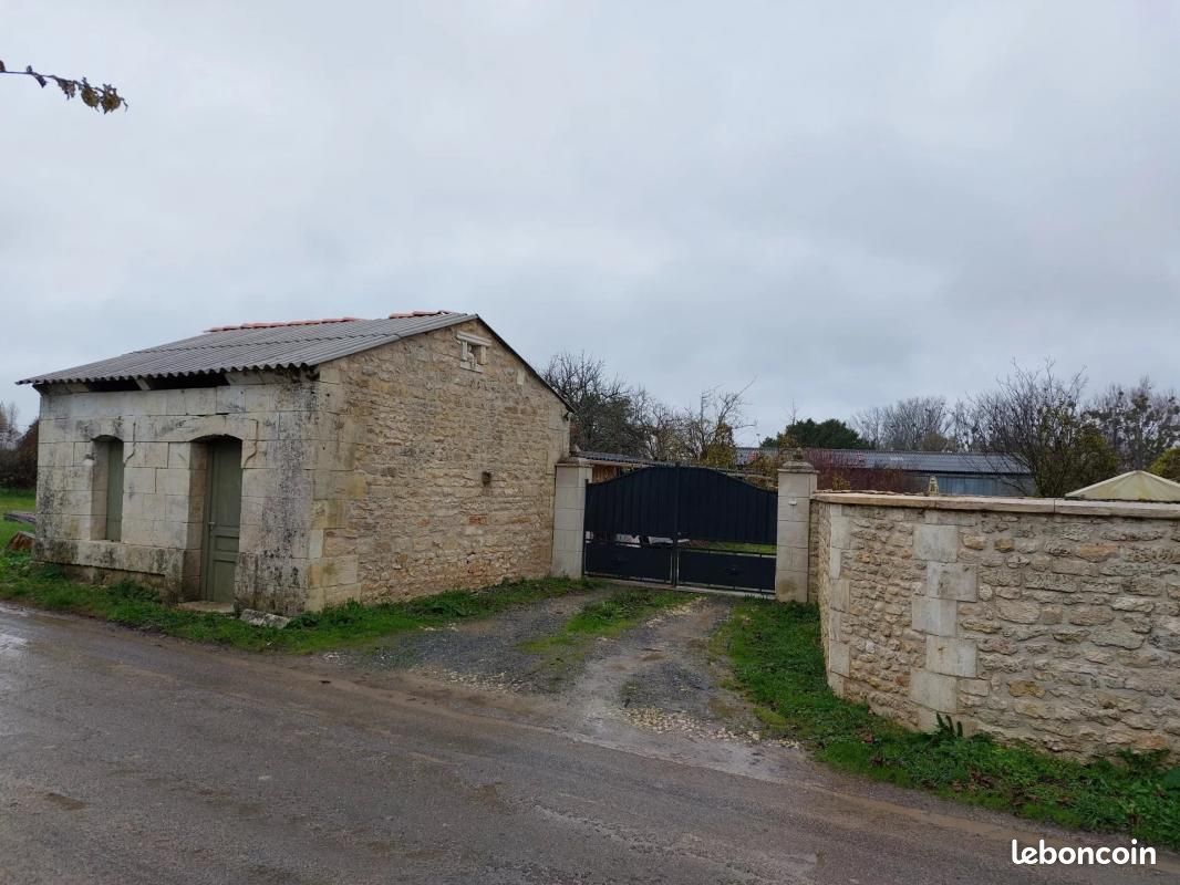 Maison 106 m² Jonzac - Jonzac 17500 (image principale 8)