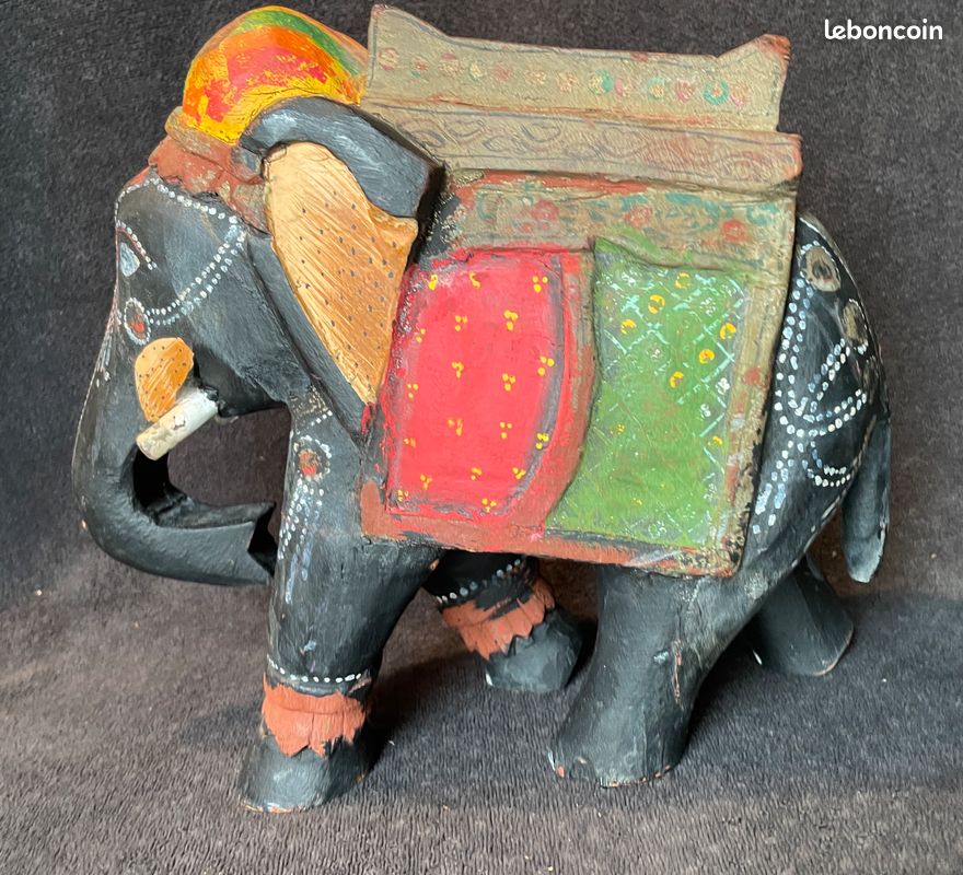 Eléphant harnaché bois sculpté et peint Inde (image 2)