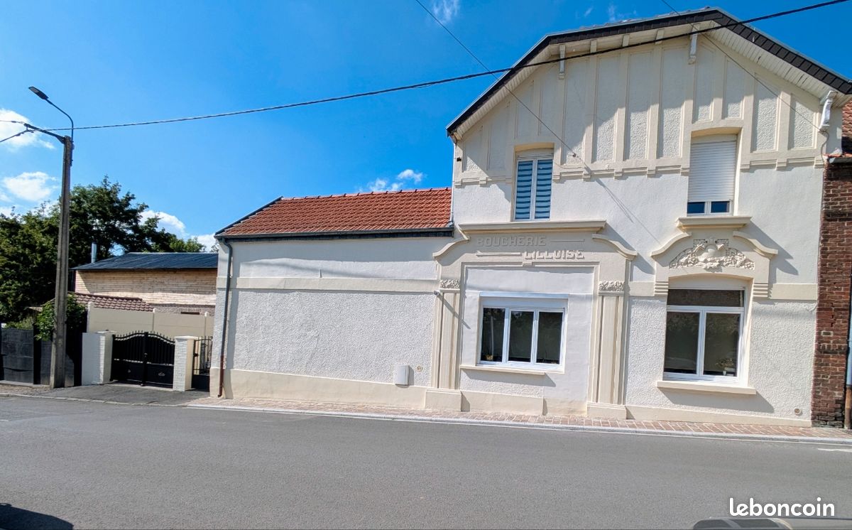 Maison 8 pièces 218 m² · à Sebourg · 218 m² · 330 000 €