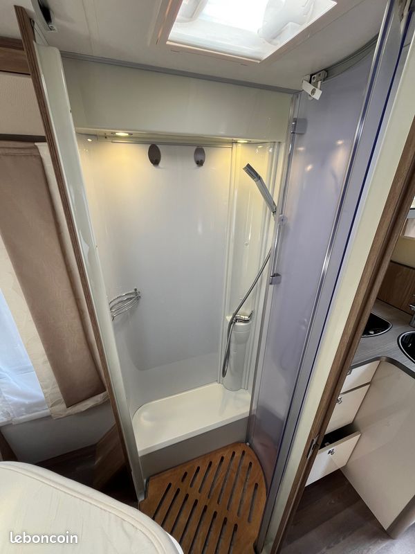 Camping car Intégral Bürstner Aviano I 700 I700 / lit central / lithium 150 (image 13)