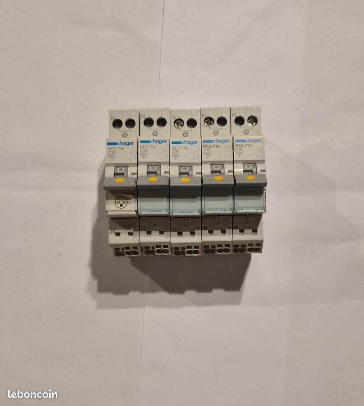 Lot 5 Disjoncteurs Hager 16A Sanvis Connexion Automatique (MFS 716) (image 1)