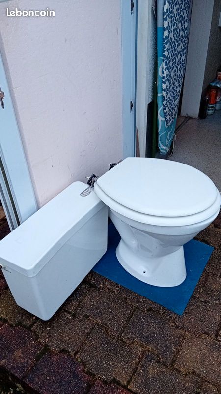 Toilettes WC avec réservoir geberit (image 5)