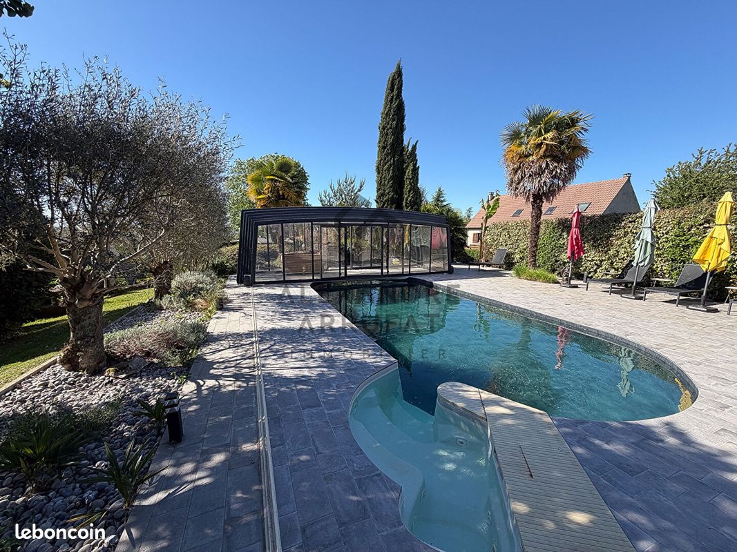 Maison 9 pièces 220 m² · à Varennes-Jarcy · 220 m² · 695 000 €