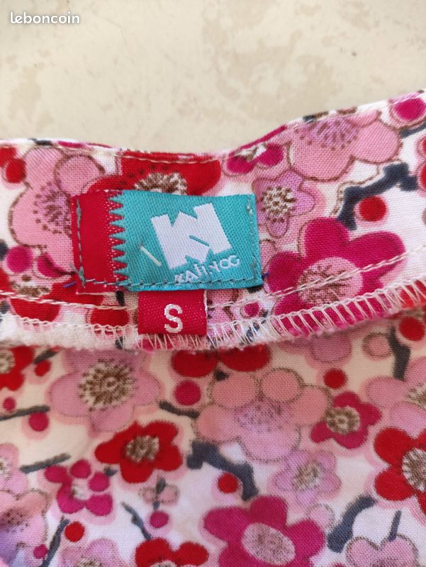 Joli haut fleuri taille S sans manche col V (image 2)
