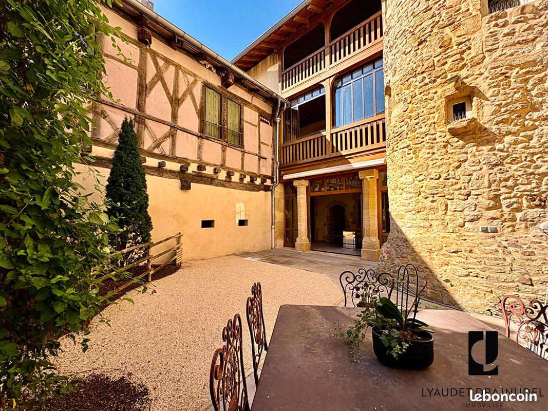 Maison 7 pièces 200 m² · à Charlieu · 200 m² · 548 000 €