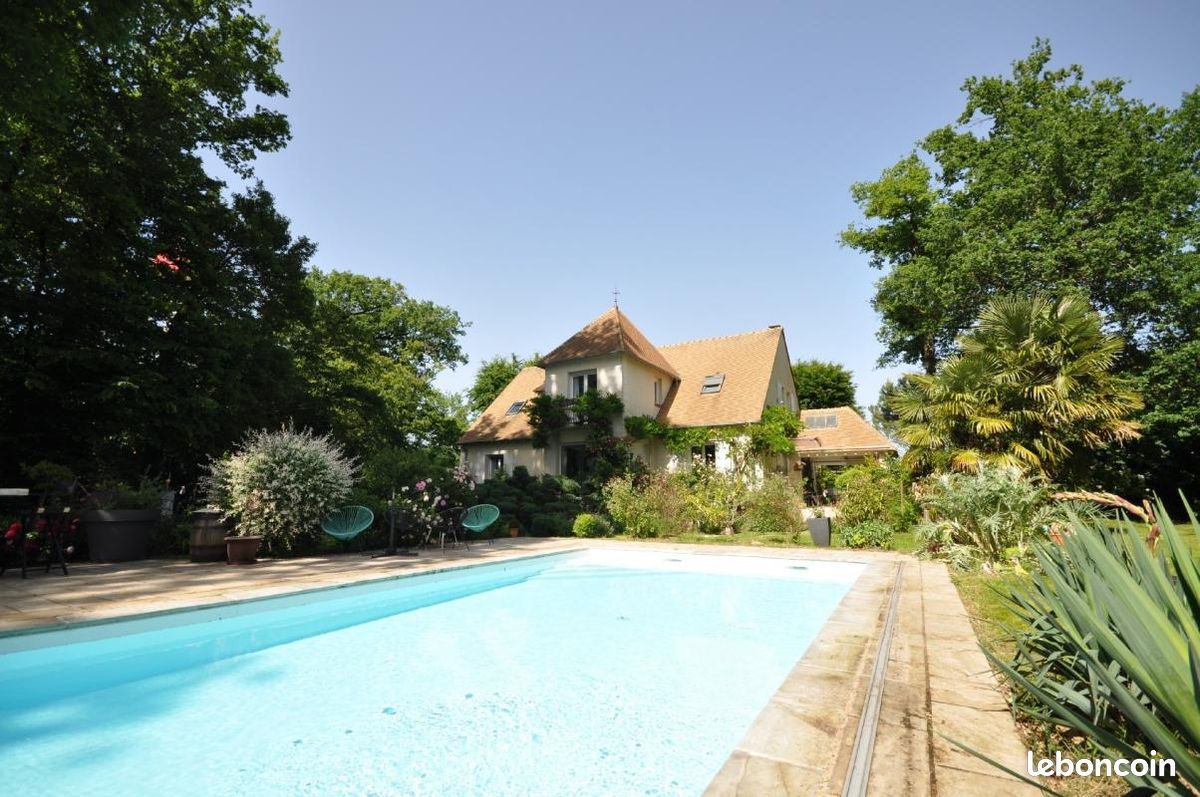 Maison 9 pièces 226 m² · à Sermaise · 226 m² · 650 000 €