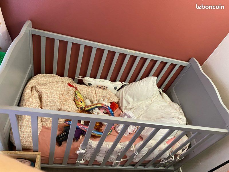 Lit à barreaux bébé (image 1)