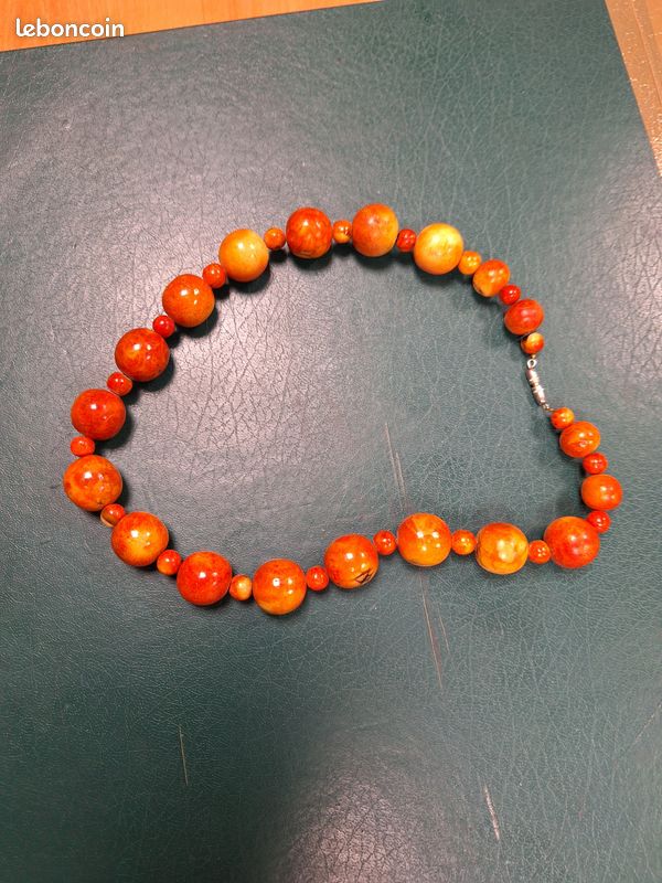 Collier boules bois (image 3)