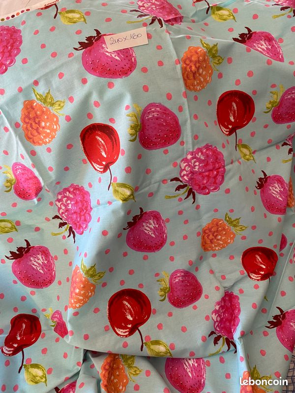 2 Jolis coupons coton fruits rouge 240*160 et 140 *160 cm (image 1)
