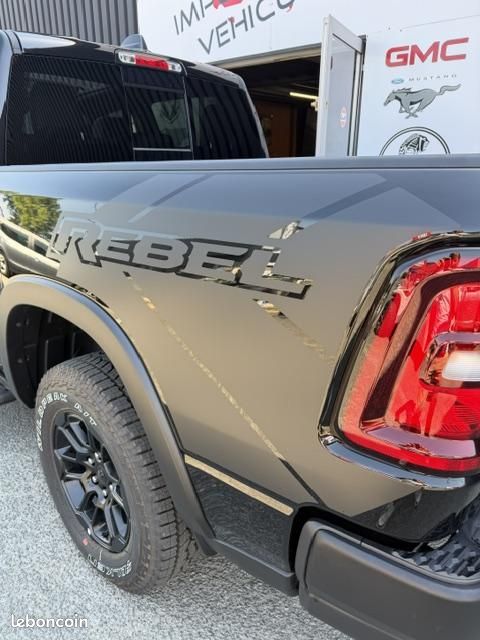 Dodge Ram 1500 REBEL BLACK EDITION (image 8)