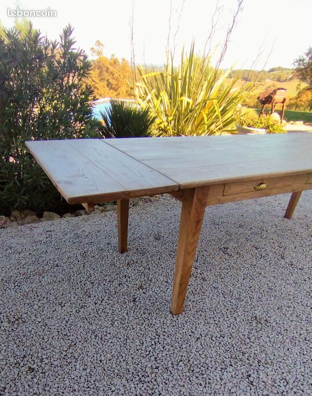 Table en vieux chêne | Une riche collection