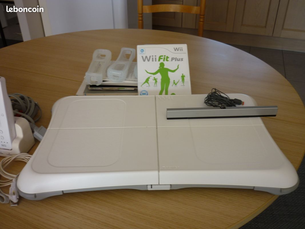Console nitendo et et balance wii fit plus (image 1)