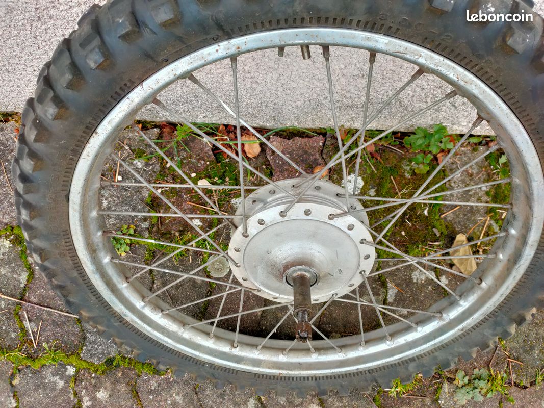 Roue avant pour Suzuki 125 TS - 1976 main image 1