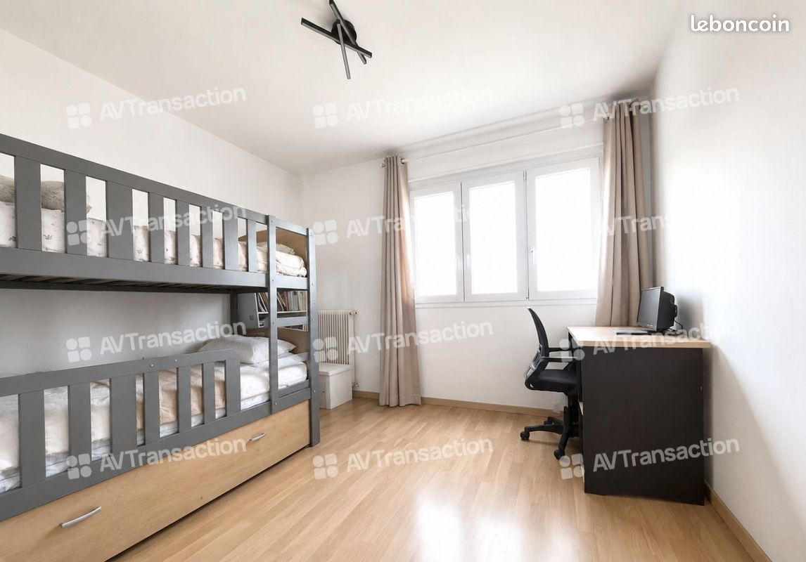 Parking 4 pièces 82 m² · à Bron · 82 m² · 172 000 €
